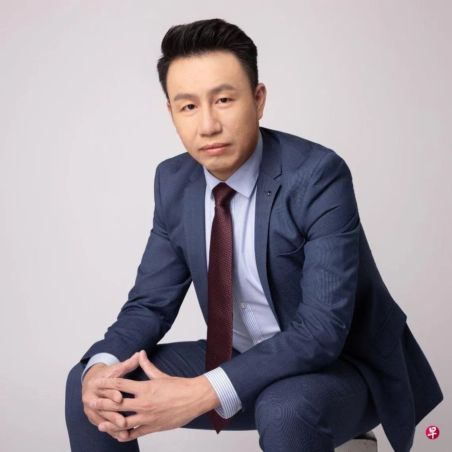 付鹏最新演讲内容总结:

人口结构是驱动经济、房地产、投资与基建走向的核心长周期变量。2015年中国出生率的显著下滑，标志着这一“慢变量”开始全面影响经济社会运行。未来10至15年，我们将见证资产价值、消费模式与财富分配逻辑的深度重塑。

一、核心观点：人口是底层逻辑

·