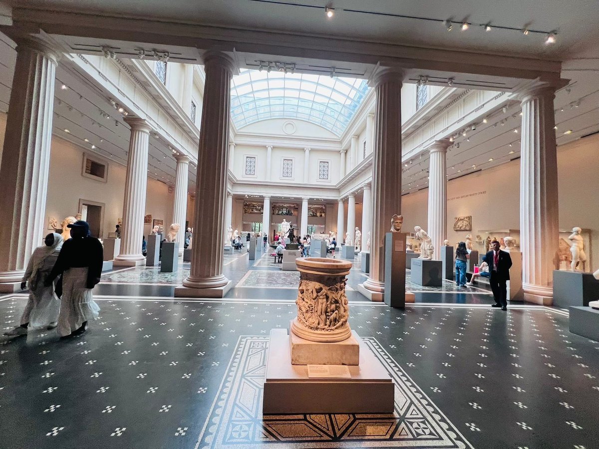 @ The MET ☺️❤️🇺🇸

Amazed by the vast history &amp; culture preserved here at the Metropolitan Museum of Art in New York City, one of the world’s largest and most comprehensive museums. Learned so much from the stories behind each piece. ☺️😍🙏🏻