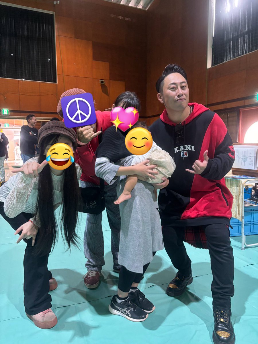 Gumicchi_na's tweet photo. 横川翔presents
和歌山南陵高校FES🔥
せっかくアーティストと写真撮ってもらったのに、私目空いてない🥹🤣
#EXPRESS
#TAK_z
#INFINITY16
#HARTY
#グミっちーな https://t.co/zQKgN0n0mb