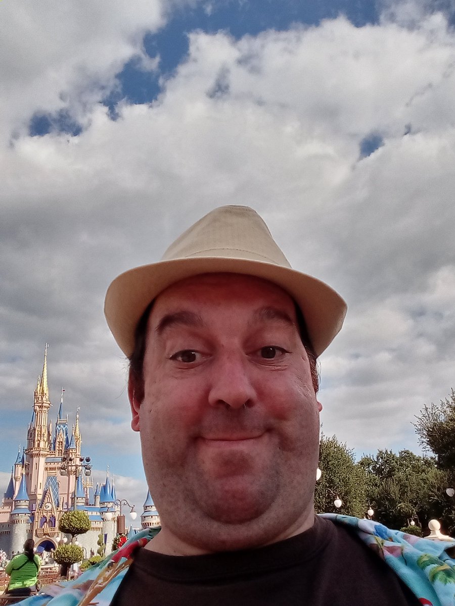 VividGroovy's tweet photo. Photos from my recent visit to #Magic Kingdom at #WaltDisneyWorld. #CinderellaCastle #DapperDans #MaryPoppins https://t.co/NknPHW5mCY