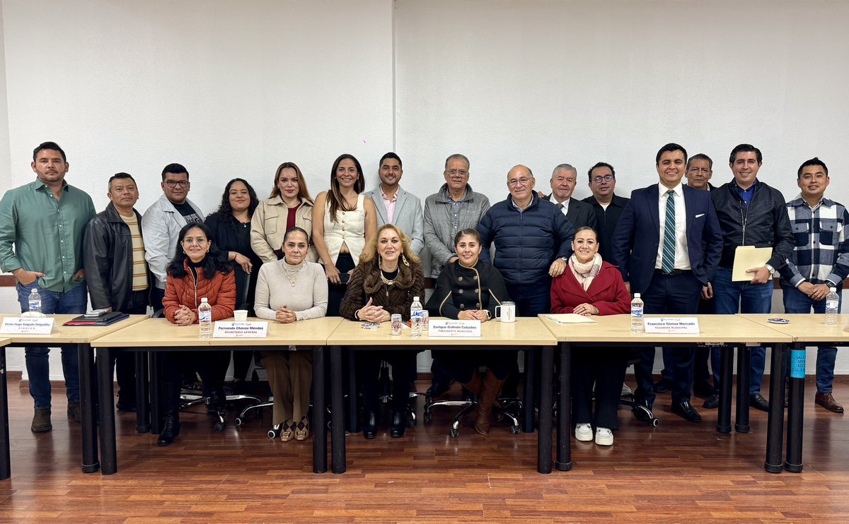 EF_Galindo's tweet photo. Me reuní con las y los integrantes del Cabildo Capitalino para revisar junto con la Tesorería Municipal, la Ley de Ingresos 2026.

Sostuvimos un diálogo muy productivo y sobre todo, con el firme compromiso de trabajar de manera propositiva en favor de nuestra ciudad. 🤝 https://t.co/zZCUkJrb4x