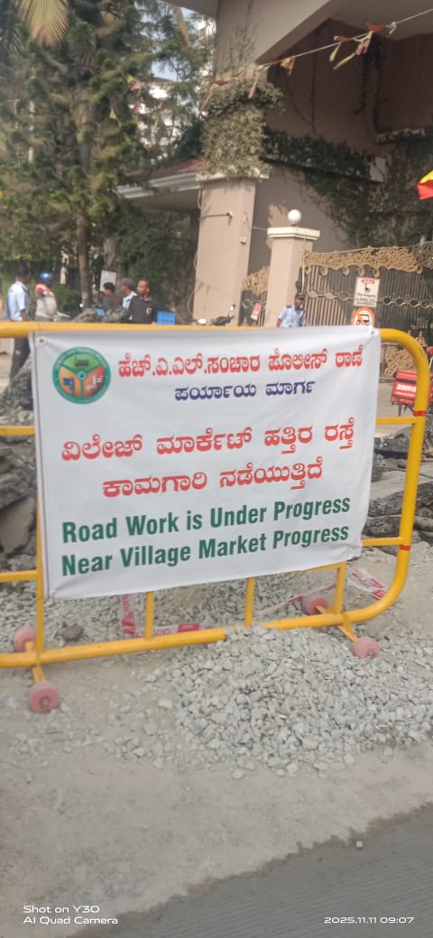 halairporttrfps's tweet photo. Traffic advisory:-Due to BBMP work in progress near spice garden, the left turn at spice garden is closed, commuters are advised to take U-turn at kundalahalli gate and then proceed towards Munne kolalla,please co-operate with us, Tq.@acpwfieldtrf @blrcitytraffic @DCPTrEastBCP https://t.co/NVaDU7Asii