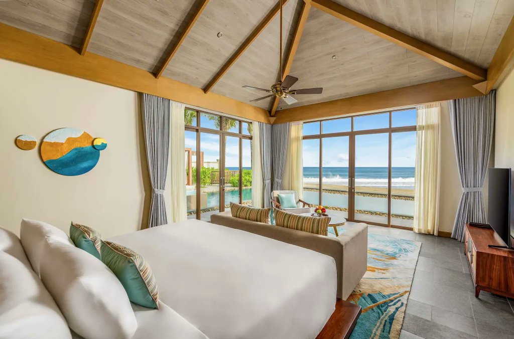 WellPlaces's tweet photo. Wake up to the breathtaking sight of the beach just steps away from your bed at #FusionResortandVillasDaNang. The spacious beachfront villas provide the perfect escape, blending luxurious comfort with stunning ocean views. #DaNangBeachResorts #DaNang 
 
https://t.co/PzjeF2rx9E https://t.co/kTv2f8j6NV