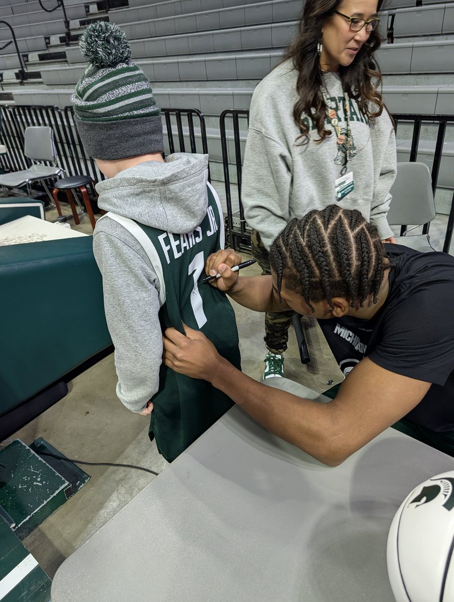 labunjef's tweet photo. @jeremy_fears my son said thanks again for signing his jersey tonight, you are his favorite player!  Go Green! https://t.co/xOw6SxzpnP