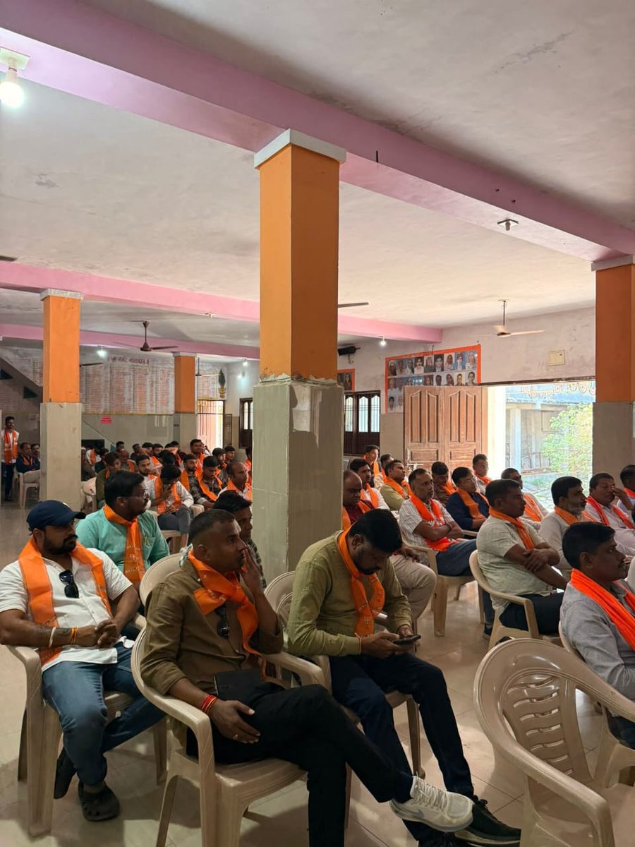 bjp_mahisagar's tweet photo. સરદાર પેટેલ સાહેબ ની 150 ની જન્મ જયંતિ ના અવસરે આગામી સમય મા સરદાર@150 પદયાત્રા મહીસાગર જીલ્લા મા યોજાનાર છે.. તેના આયોજન ના ભાગરૂપે મહિસાગર જિલ્લા ભાજપ સોશિયલ મીડિયા ના એક્ટિવ કાર્યકર્તાઓ ની બેઠક યોજાઇ …
જેમા જીલ્લા પ્રમુખ શ્રી Dashrathbhai Baria સાહેબ હાજર રહ્યાં. https://t.co/t5gImHhHkB
