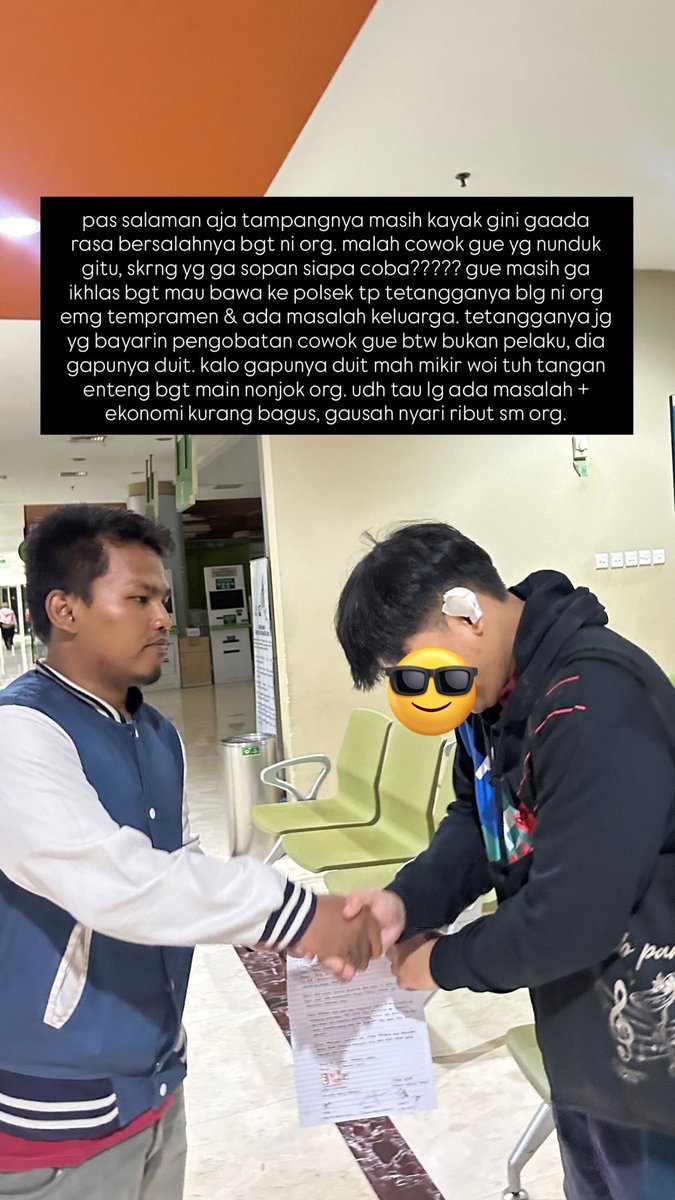 shaaprilia's tweet photo. ❗️ tw: blood ❗️

hati2 guys, skrng org tempramen gini banyak bgt di jalanan. klo di tempat umum jg sebisa mungkin mikirin orang lain, klo parkir yg bener jgn egois yg seharusnya bisa buat 3 motor karna parkir ga bener jd cmn bisa 2. tolong lebih waras dan berakal lah. https://t.co/BFacGGPzej