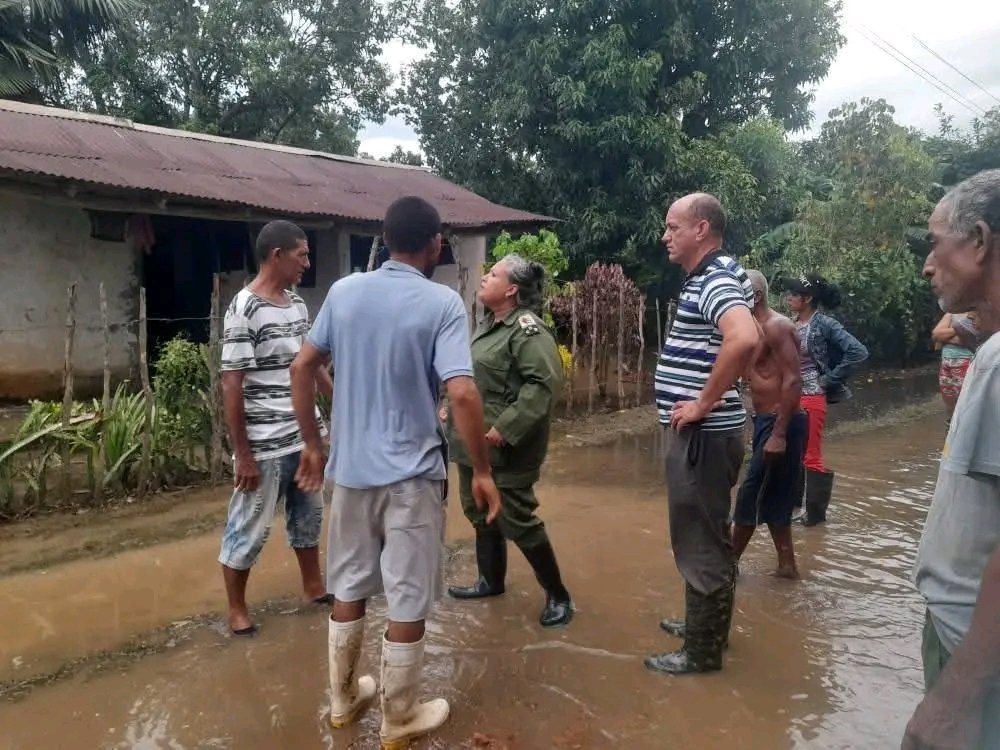 CNCTVGranma's tweet photo. #ProvinciaGranma | Consejo de Defensa Municipal de #Bayamo recorre la comunidad de María Luisa en #Mabay.
FUENTE | @YanetsyCubana , presidenta del Consejo de Defensa Municipal. https://t.co/Iw2GSCJSPD