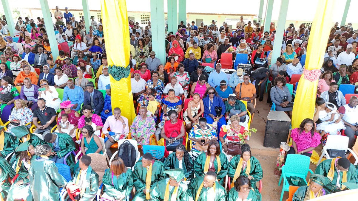 Ce jour, 10 novembre 2025, l’IAI-Cameroun a célébré la remise solennelle d’attestations aux ingénieurs de travaux informatiques sortants et la rentrée académique pour de nouveaux étudiants.

#IAICameroun #Numérique #Excellence