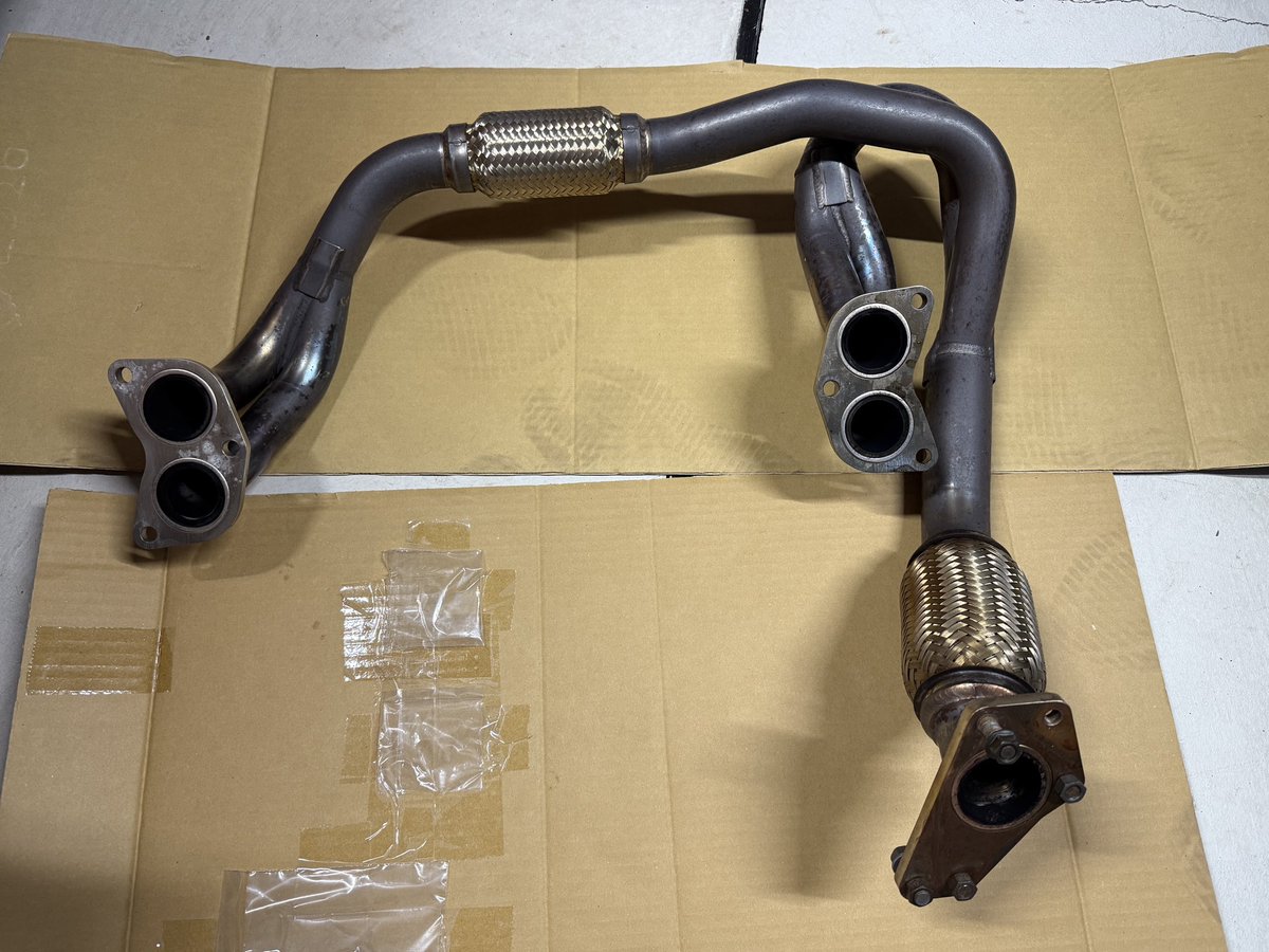 GC8_Wwing's tweet image. GC8の社外エキマニ、探してる方いましたら是非
フジツボ製不等長、D〜G型用、使用期間2年1万キロ程
ヤフオクにも出品中ですが、￥70,000くらいで考えています
付属品等はつきません、本体のみです