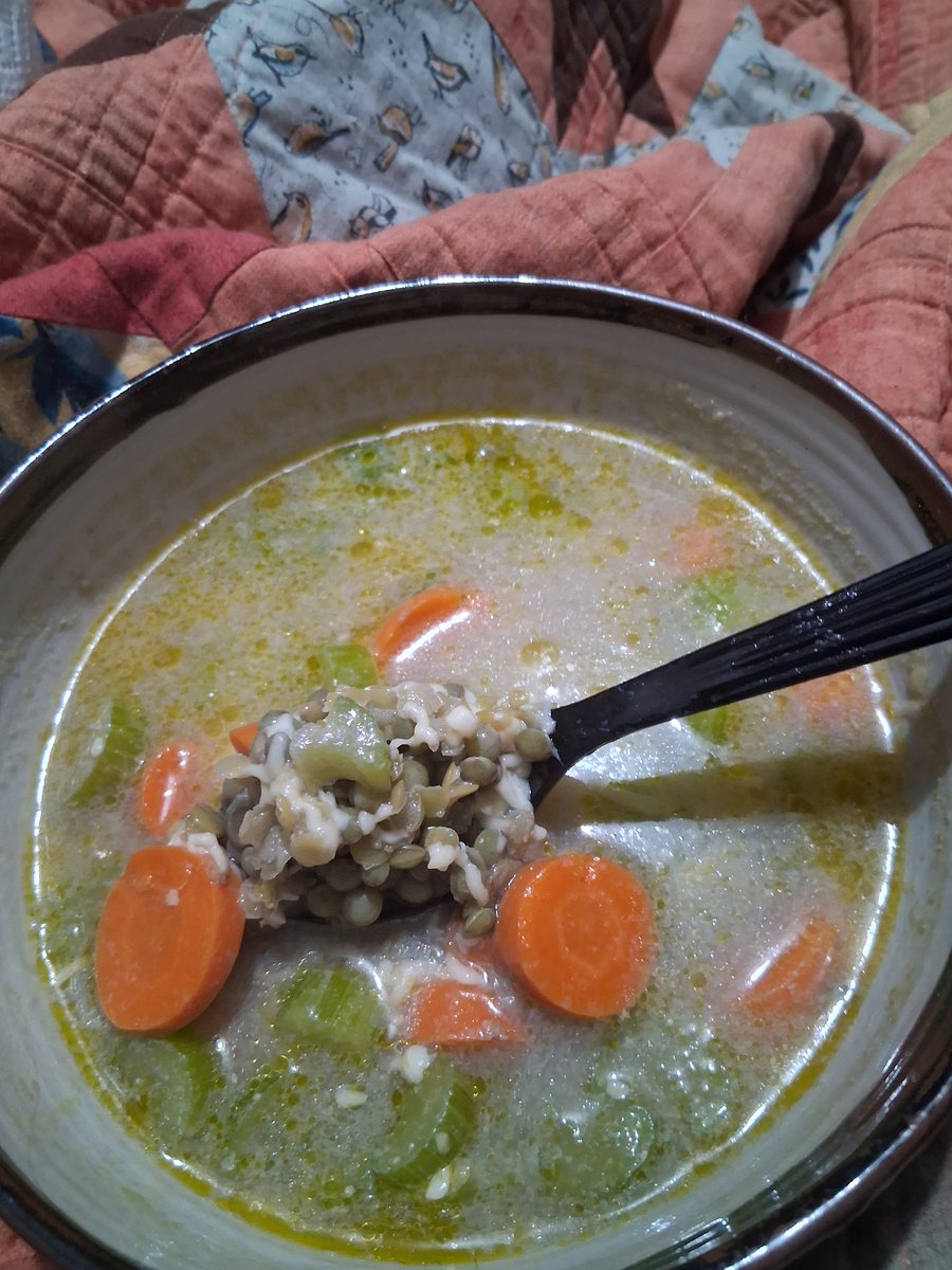 SarahMiller42's tweet photo. @AshLazerWrites Tonight my heart said four cloves/ half a bulb of garlic for lentil soup. https://t.co/ueO4XLLNdz