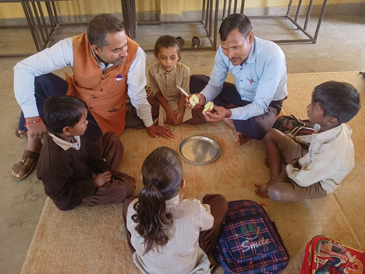 projectmala's tweet image. Class 2 students had a juicy time learning about halves and quarters using apples.
They loved exploring fractions and understanding the concept of 1/2 and 1/4 in a deliciously hands-on way.

#FractionFun #AppleLearning #Class2 #EarlyPrimary #NationalEducationDay