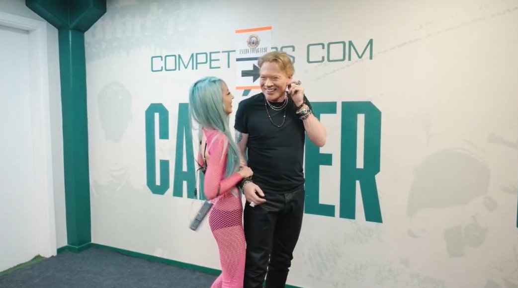 A Kodak moment between Melissa and Axl backstage in São Paulo.