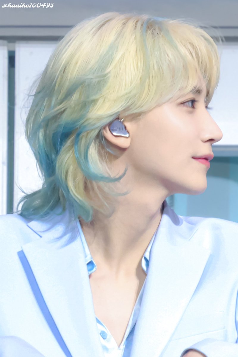 HANI_BERRY_1004's tweet photo. 2023 캐럿랜드                       2024 캐럿랜드 https://t.co/OvaKhmp0dI