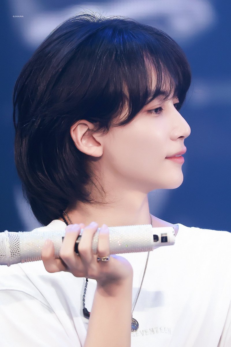 HANI_BERRY_1004's tweet photo. 2023 캐럿랜드                       2024 캐럿랜드 https://t.co/OvaKhmp0dI