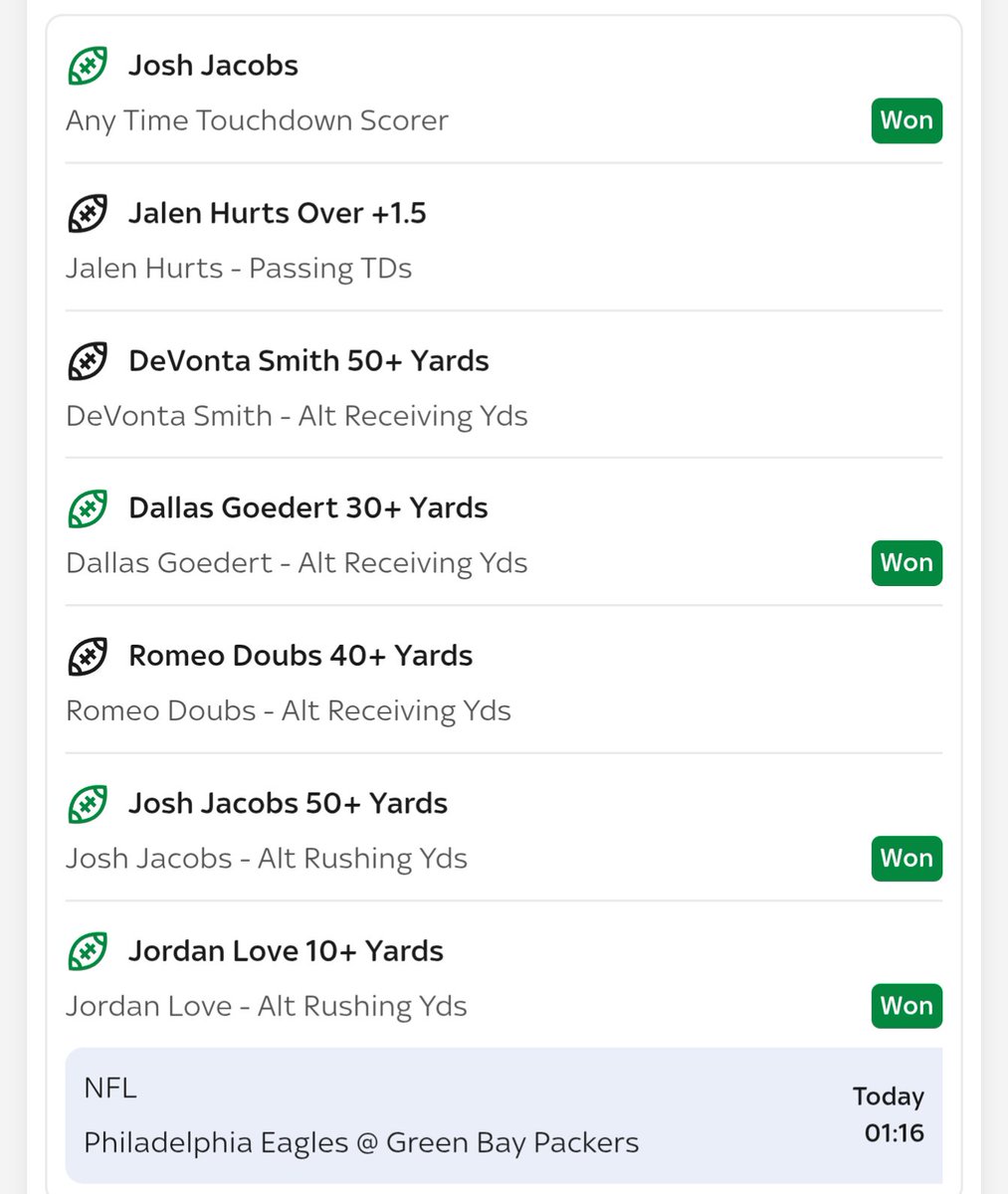 I'd get a chest injury if I was Romeo Doubs too. Must be exhausting carrying around that helmet all the time #Pray4Doubs