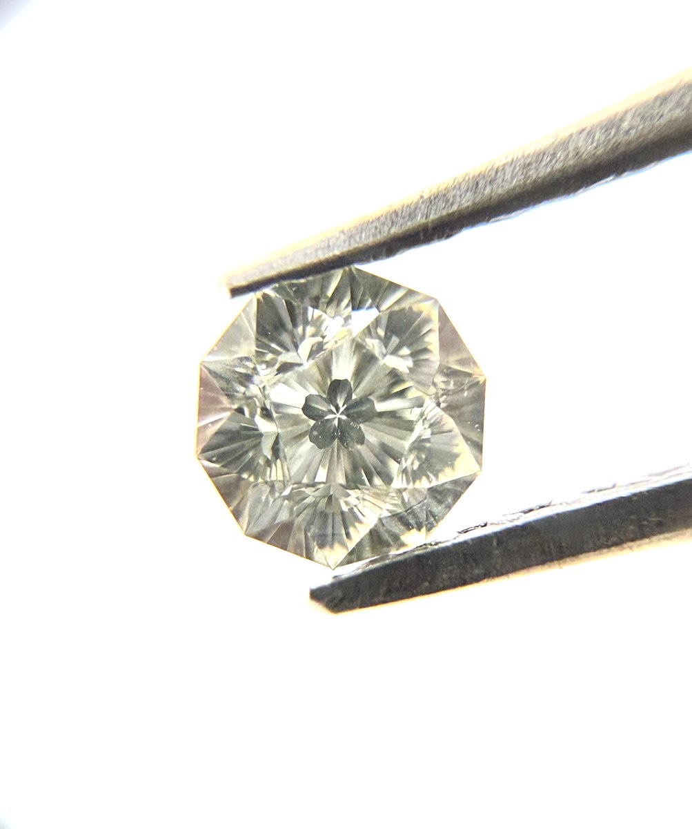 GemaxStone's tweet photo. 🌸の見えるDiamond 💎

今週のジェムファンファーレさんに出展することになりました^ ^！こちらの石もお持ちします✨

💎
💎
💎

#ダイヤモンド
#インクルダイヤモンド
#fancywhite 
#fancywhitediamond 
#GemaX https://t.co/hAEMG6R9Dz
