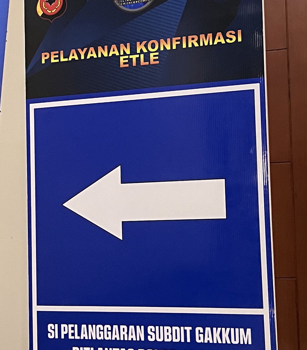ayaioo's tweet photo. maafkan aku pak pol melanggar🙂‍↕️🥲 https://t.co/apODsSPA1d