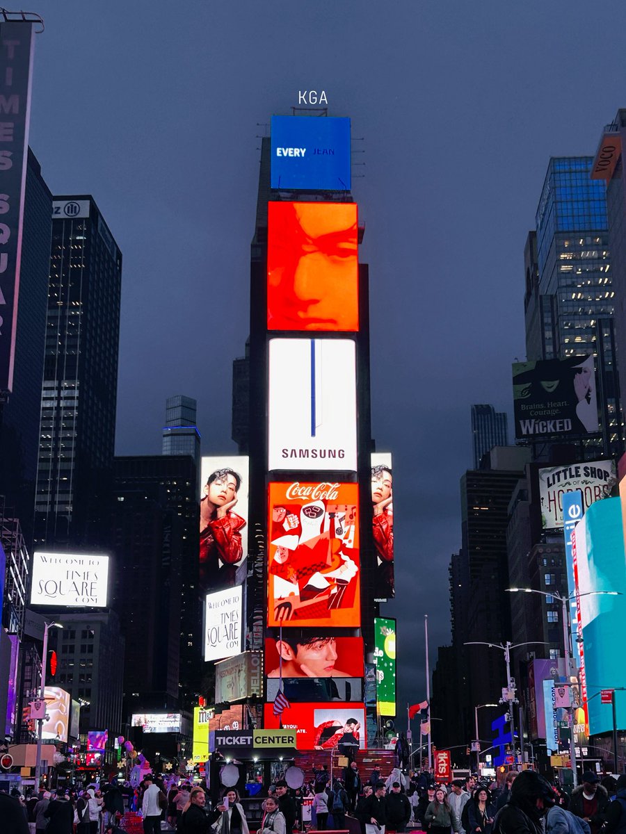 featherfever's tweet image. THANK YOU ##TIRTIR GOOD NITE TAEHYUNG 🌃 #V #kimtaehyung #bts #nyc