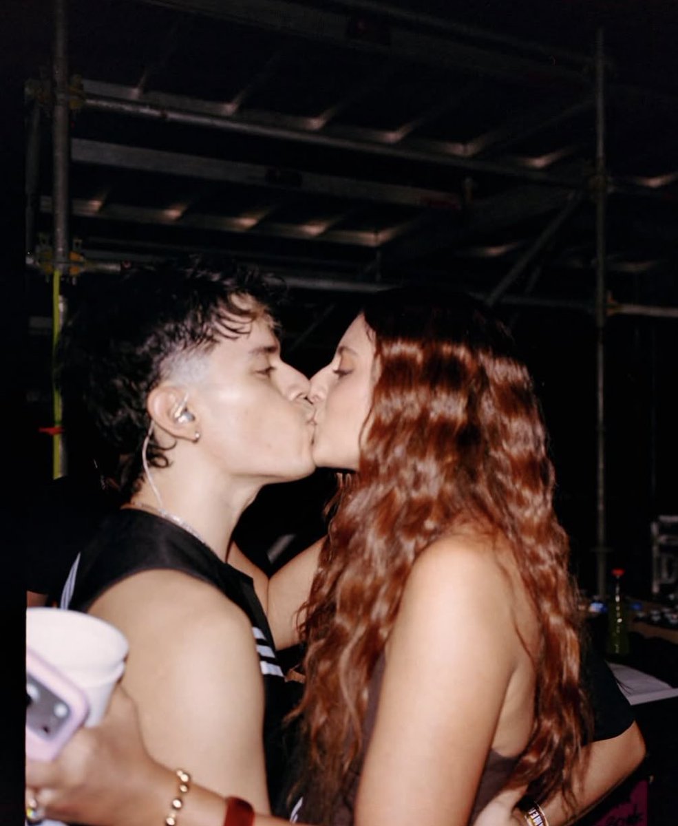 nsqkdata's tweet photo. Yo y ella si fuera hetero https://t.co/eXIEFTZjE9