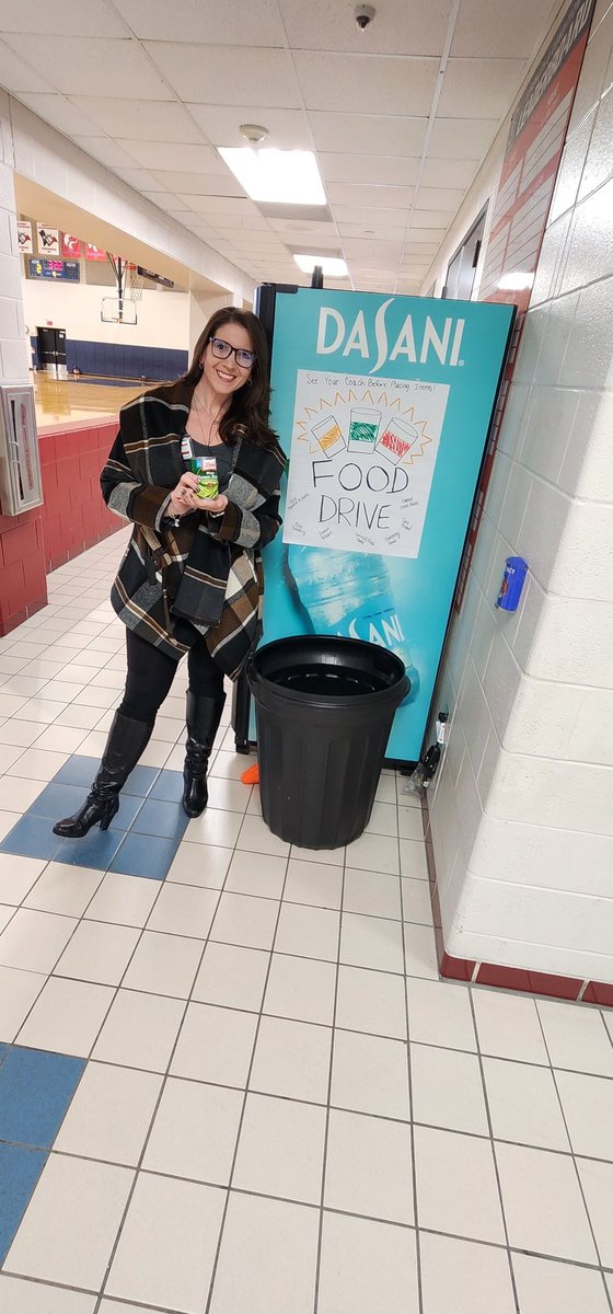 Thank You <a href="/b_branch09/">Brianne Branch</a> for helping us put the Thanks in Thanksgiving with our <a href="/1HuskyAthletics/">Hopper Middle School Athletics</a> Food Drive in partnership with <a href="/CyHopeTX/">Cy-Hope</a> and <a href="/HopperMS/">Hopper Middle School</a> #wearethepack