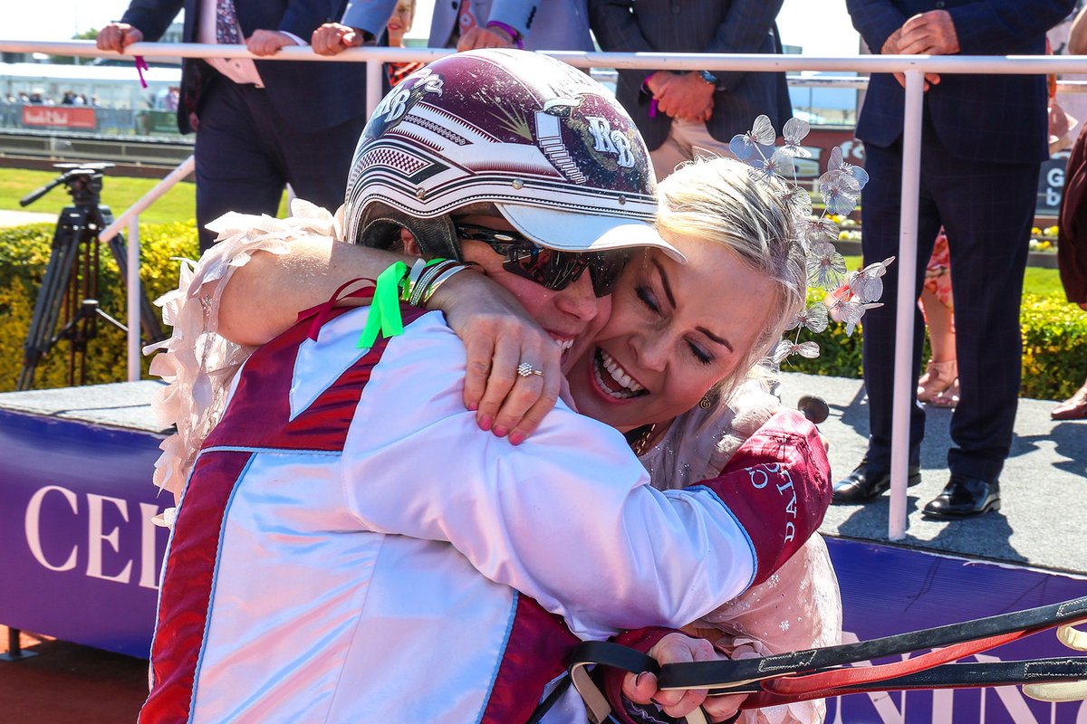 The race that makes champions, Freeze Frame delivers the hammer blow in the <a href="/WoodlandsStudNZ/">Woodlands Stud NZ</a> Sires’ Stakes 2YO C &amp; G Final. Congratulations to <a href="/KentuckianaNZ/">Kentuckiana Lodge</a> &amp; the winning connections. Great drive from <a href="/kimberlybutt94/">Kimberly Butt</a> 💪