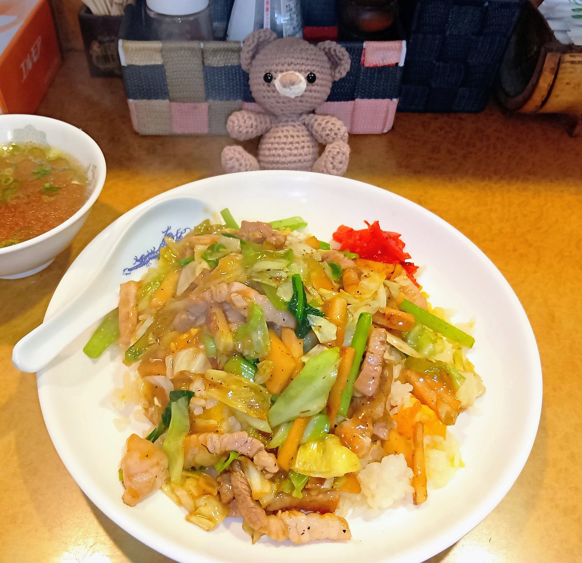 bearoubear's tweet photo. また ちがう おみせ で
おにく の ちゃーはん
いろんな おみせ で いろんな おあじ
きょう は とろみ も ついてて
とろけて しまいそう
とても とても おいしいくま🐻

#居酒屋末広 
#肉チャーハン
#稲取肉チャーハン https://t.co/BPDVx5wkIJ