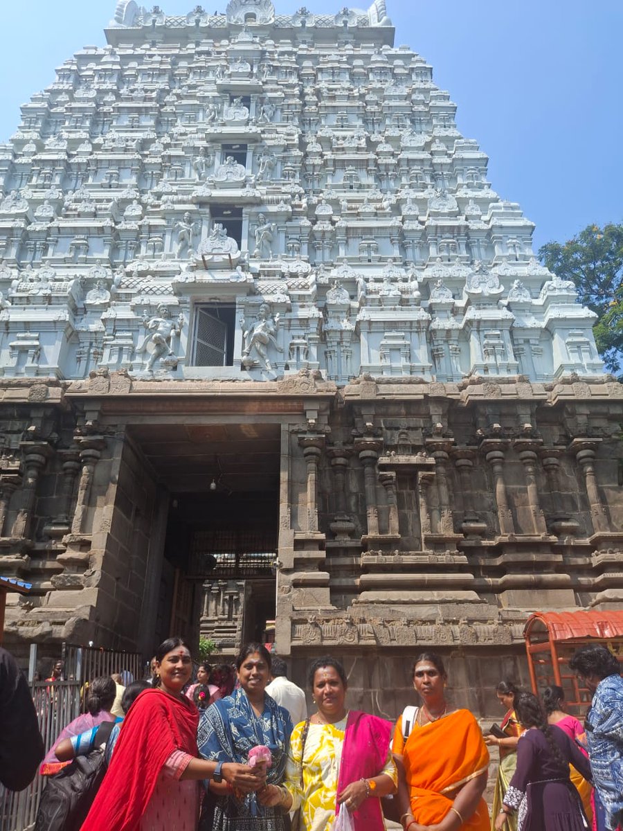 SangeethaMathi2's tweet image. திருவண்ணாமலை அருள்மிகு அண்ணாமலை சுவாமி,  அருள்மிகு உண்ணாமலை அம்மன் சுவாமி திவ்ய தரிசனம் கிடைக்கப் பெற்றோம்.