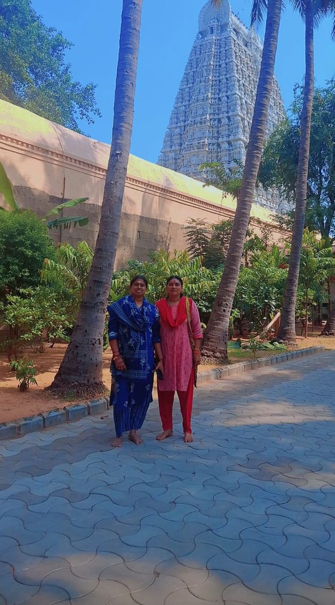 SangeethaMathi2's tweet image. திருவண்ணாமலை அருள்மிகு அண்ணாமலை சுவாமி,  அருள்மிகு உண்ணாமலை அம்மன் சுவாமி திவ்ய தரிசனம் கிடைக்கப் பெற்றோம்.