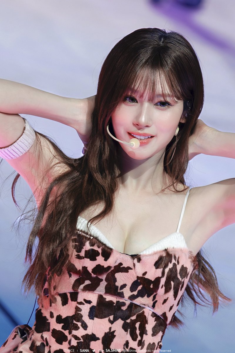 ❤️ Sanaさま❤️ 211226 Sana sending a heart : r/twice