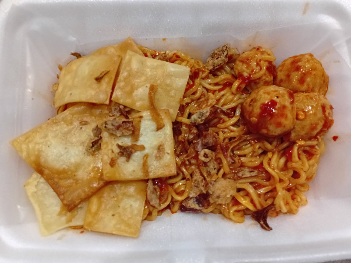 xiozhenn's tweet photo. HALOO GUYS AKU IZIN JUALAN MAKANAN... ADA MIW JEBEW SAMA CIMOL KEJUU UNTUK CIMOL BISAA DI KIRIM JUGA 20K ISI 50😋🥰 KALAU BUAT MIE JEBEW HARGANYA 8K YA  INI DAERAH CIKARANG BISA DELIV JUGA DAN AKU NERIMA PESANAN ORDER BUAT JUMBER JUGAAA... BANTU AKU YUU AKU LAGI BUTUH BGT🥺🥺 https://t.co/Mek8B3vEzq
