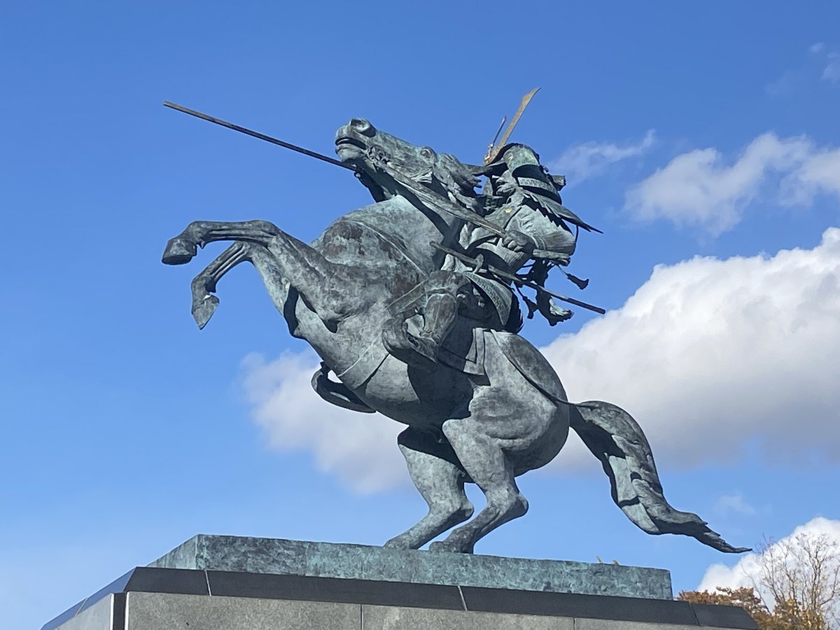 shisshern's tweet photo. 『信長の野望』の攻城戦のBGM流しながら城を歩くとテンションが上がると同時に体力が削られる気がしてくる。
#山形城 https://t.co/M17rA0m7Yy
