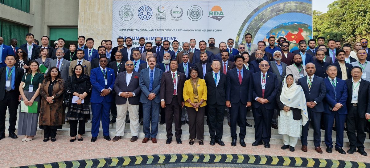 jameelaq's tweet image. SIFC joined hands with the OIC-COMSTECH &amp;amp; SIEF (Sino Int Entrepreneur Fed) to strengthen 🇵🇰–🇨🇳 scientific &amp;amp; investment cooperation, important MoUs for Special Tech Zones &amp;amp; Pak-China Investment Company were signed, advancing industrial growth &amp;amp; tech transfer
#RisingPakistan 
#SIFC