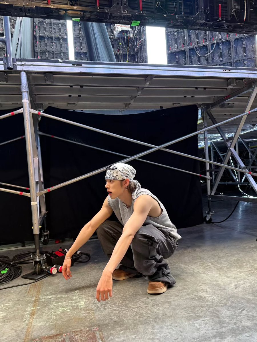 Yawnezn's tweet photo. The noise, the lights, the people, it all moves so fast. But i’m grateful for every second of it. Thanks for being here, for letting me be a little messy, a little real. I’ll keep showing up as me. Flaws, fire, and all. https://t.co/7FKuqHLkWH
