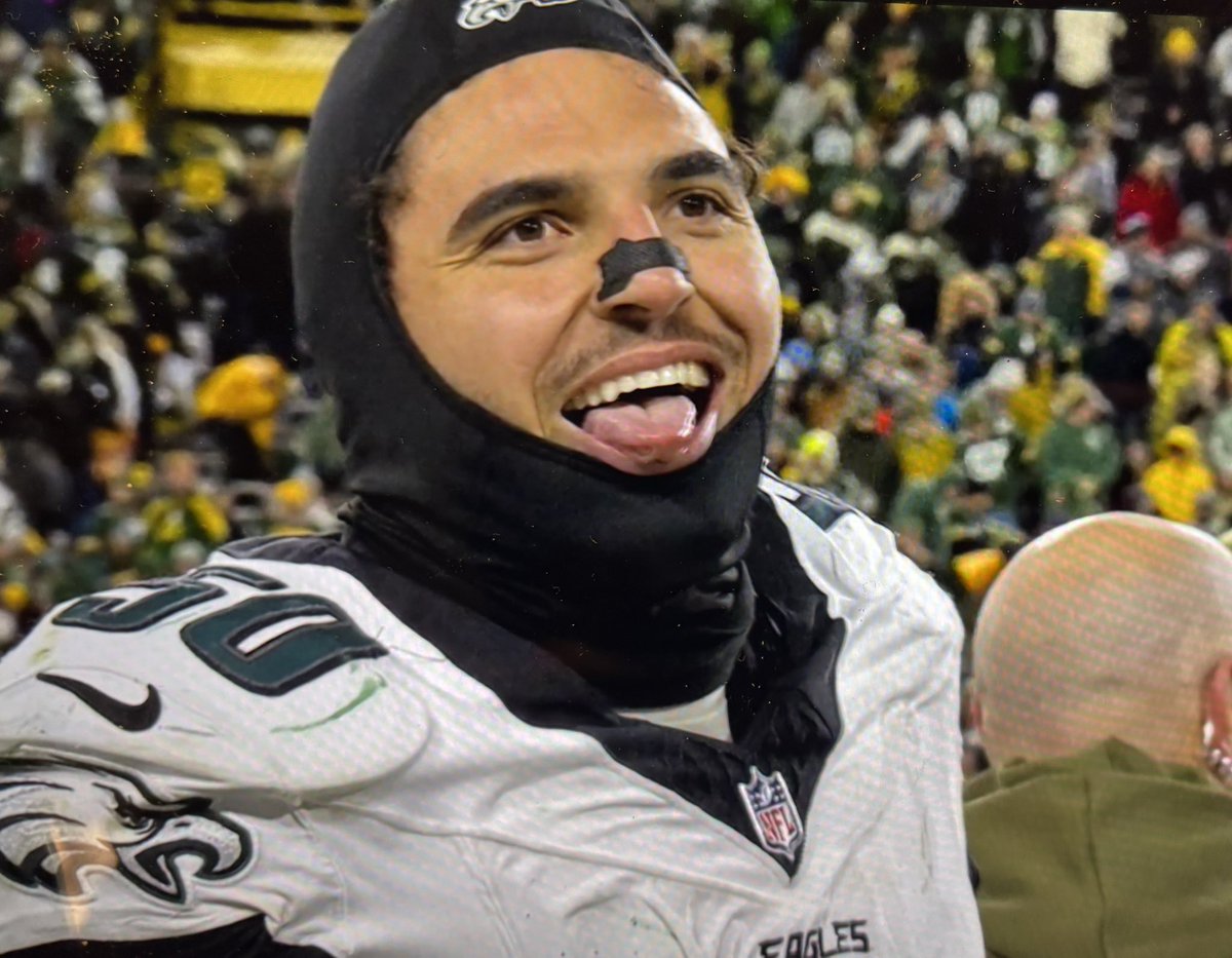 JClarkNBCS's tweet photo. The Eagles defense held the Packers to 261 yards.

Eagles win 10 to 7 

They are the top seed in the NFC once again at 7-2 

The Jaelan Phillips game https://t.co/uMdtj8J1Q4