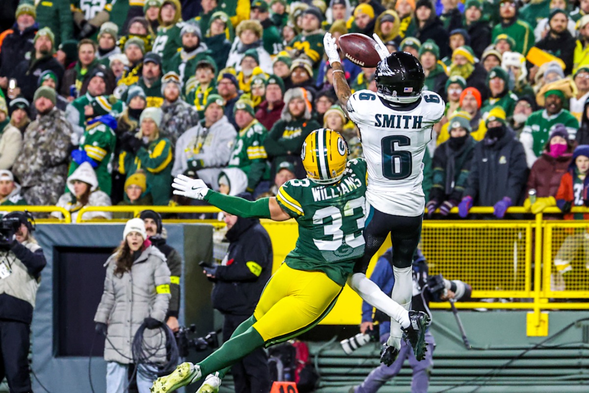Packers - Eagles (7-10) : DeVonta Smith en héros, Jordan Love étouffé -  touchdownactu.com/345045/packers…