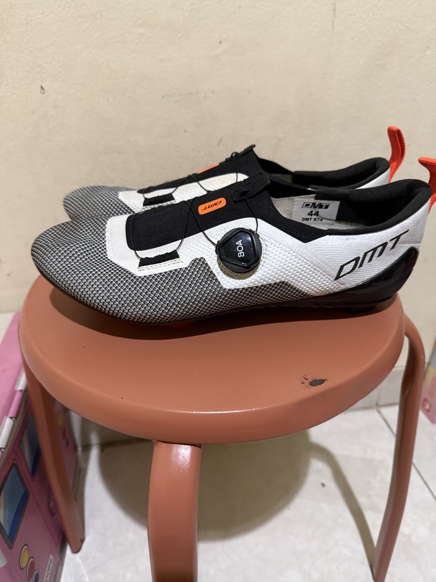 juanendi's tweet photo. Wts sepatu sepeda DMT KT4 size 44 include cleat look, kondisi second super mulus..

Harga 1jt nett banget🙏 
Tokped + admin 13%

#fnfjb terimakasih https://t.co/SXxlQOq8NT