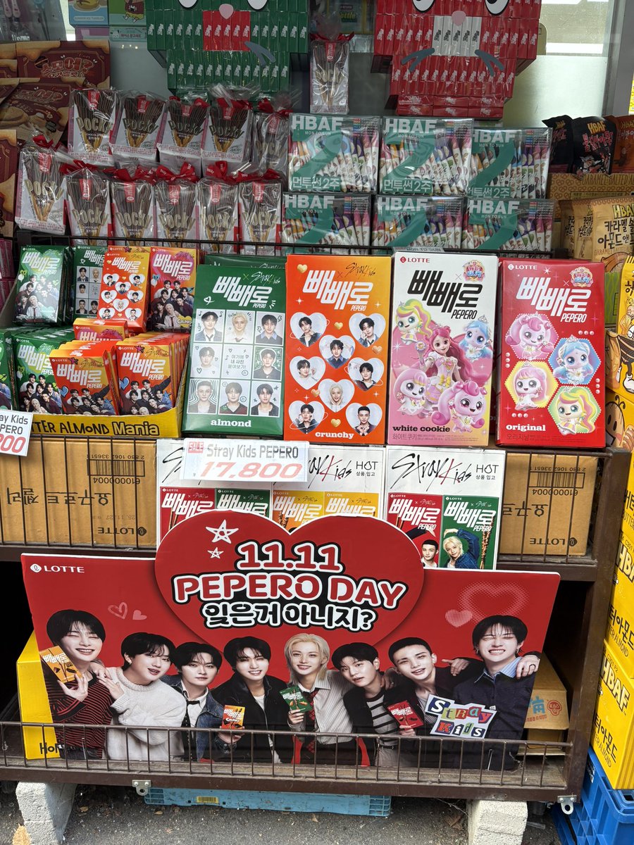 chipu__mino's tweet photo. ❤HAPPY PEPERO DAY❤
ペペロデイまではいれませんでしたが、昨日までソウルでした。
スキズの広告いっぱいで嬉しかった！
#StrayKids #스트레이키즈
#PEPEROxSTRAYKIDS
#PEPERODAY #November11th 
#YouMakeStrayKidsStay https://t.co/SMLSapYdGS