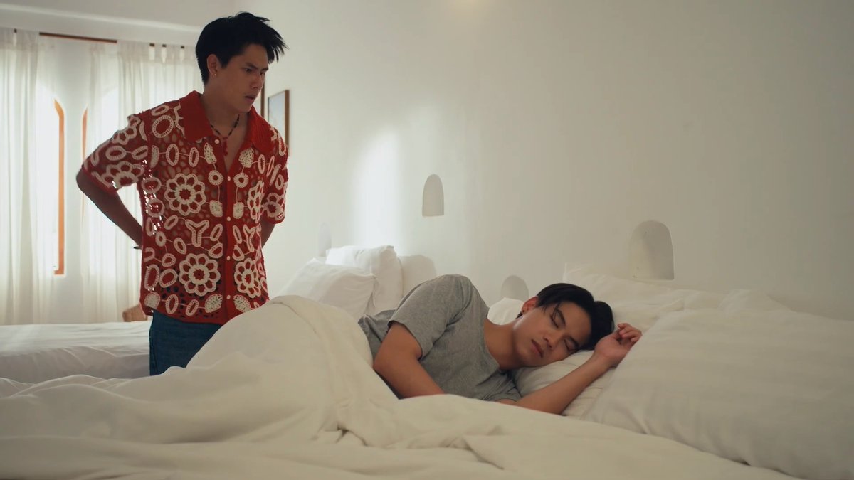 STARSOCIETY_TH's tweet photo. ไม่ยอมแพ้ “วินนี่” ทุ่มสุดตัวกู้ความทรงจำ “สตางค์” 
ในซีรีส์ " That Summer ผมเจอเจ้าชายบนชายหาด”  
#ThatSummerSeriesEP9
#winynny #satangks 
#mondtanutchai #ryuptb
#neoneos #mintthisharr 
#THATSUMMERSERIES 
“เวฟ” (สตางค์ กิตติภพ)  ลืมเรื่องราวต่างๆ บนเกาะไปหมดเลยหลังจากโดนทำร้าย รวมถึงความสัมพันธ์กับ “ลาวา” (วินนี่ ธนวินท์) งานนี้ “ตั้ม” (นีโอ ตรัย) จึงอาสาช่วยรื้อฟื้นความทรงจำของทั้งคู่ให้กลับมาให้ได้ ในขณะที่ “ลาวา” ก็พยายามทำทุกวิถีทางเพื่อให้ “เวฟ” กลับมาจำได้อีกครั้งแม้ว่าจะเหลือเวลาไม่มากก็ตาม สุดท้ายความพยายามอย่างหนักของ “ลาวา” จะทำให้ “เวฟ” กลับมาจำอดีตและความสัมพันธ์ของพวกเขาให้ได้ไหม ไปลุ้นกัน 
ติดตามชมซีรีส์ “That Summer ผมเจอเจ้าชายบนชายหาด” ได้ในวันศุกร์ 14 พฤศจิกายนนี้ 
เวลา 20.30 น. ทางช่อง ONE31 และรับชมพร้อมกันทาง YOUTUBE : GMMTV OFFICIAL  และอัพเดททุกความเคลื่อนไหวได้ที่ FB & IG & YOUTUBE & X & TIKTOK : GMMTV #THATSUMMERSERIESEP9 #GMMTV 
 https://t.co/6HnINUrbbQ