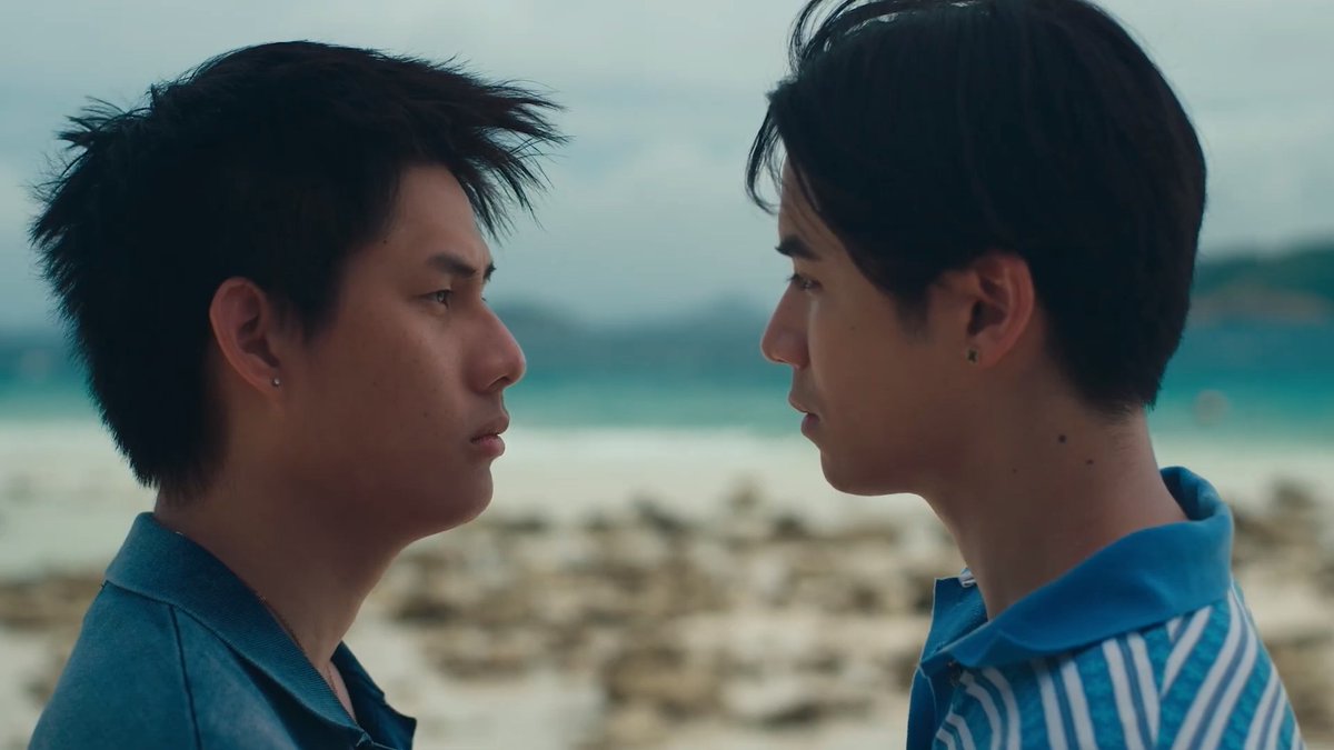 STARSOCIETY_TH's tweet photo. ไม่ยอมแพ้ “วินนี่” ทุ่มสุดตัวกู้ความทรงจำ “สตางค์” 
ในซีรีส์ " That Summer ผมเจอเจ้าชายบนชายหาด”  
#ThatSummerSeriesEP9
#winynny #satangks 
#mondtanutchai #ryuptb
#neoneos #mintthisharr 
#THATSUMMERSERIES 
“เวฟ” (สตางค์ กิตติภพ)  ลืมเรื่องราวต่างๆ บนเกาะไปหมดเลยหลังจากโดนทำร้าย รวมถึงความสัมพันธ์กับ “ลาวา” (วินนี่ ธนวินท์) งานนี้ “ตั้ม” (นีโอ ตรัย) จึงอาสาช่วยรื้อฟื้นความทรงจำของทั้งคู่ให้กลับมาให้ได้ ในขณะที่ “ลาวา” ก็พยายามทำทุกวิถีทางเพื่อให้ “เวฟ” กลับมาจำได้อีกครั้งแม้ว่าจะเหลือเวลาไม่มากก็ตาม สุดท้ายความพยายามอย่างหนักของ “ลาวา” จะทำให้ “เวฟ” กลับมาจำอดีตและความสัมพันธ์ของพวกเขาให้ได้ไหม ไปลุ้นกัน 
ติดตามชมซีรีส์ “That Summer ผมเจอเจ้าชายบนชายหาด” ได้ในวันศุกร์ 14 พฤศจิกายนนี้ 
เวลา 20.30 น. ทางช่อง ONE31 และรับชมพร้อมกันทาง YOUTUBE : GMMTV OFFICIAL  และอัพเดททุกความเคลื่อนไหวได้ที่ FB & IG & YOUTUBE & X & TIKTOK : GMMTV #THATSUMMERSERIESEP9 #GMMTV 
 https://t.co/6HnINUrbbQ
