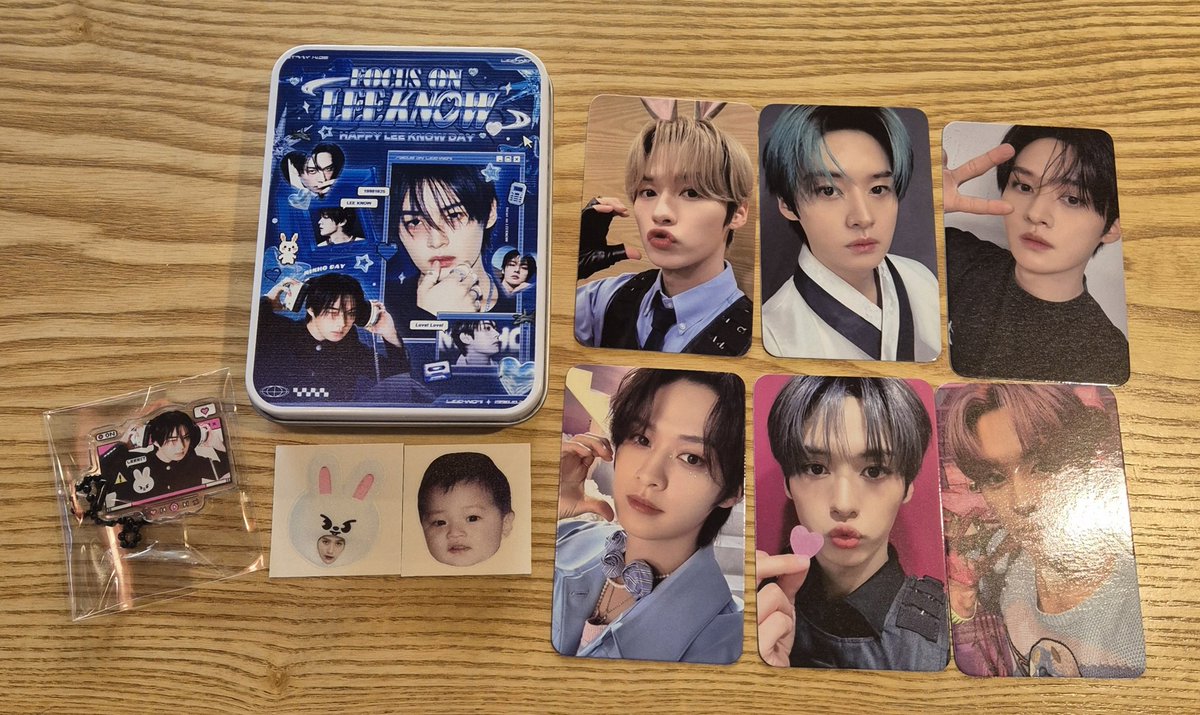 skz_minho0101's tweet photo. #focus_on_LEEKNOW
리노 생카 후기 이벤트 당첨되서 받은 틴케이스
틴케이스 안에 포카랑 키링까지🩵
이쁜 리노 생카 열어주셔서 감사했습니다💙💙
럭드에서 못 뽑은 틴케이스 받아서 행복해요
@SKZ_hbd https://t.co/Jk7bhsMtjC