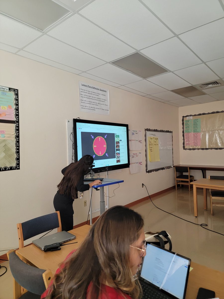 BrendaJ2006's tweet image. @SanElizarioISD #SanEliNation #GEMSPRIDE @CoronaAlex_GEMS 
Ms. Nevarez shared a best practice during Science PLC. Besides learning the content, using differentiated instruction for our special population gives the opportunities to support English lang. acquisition. Good job!