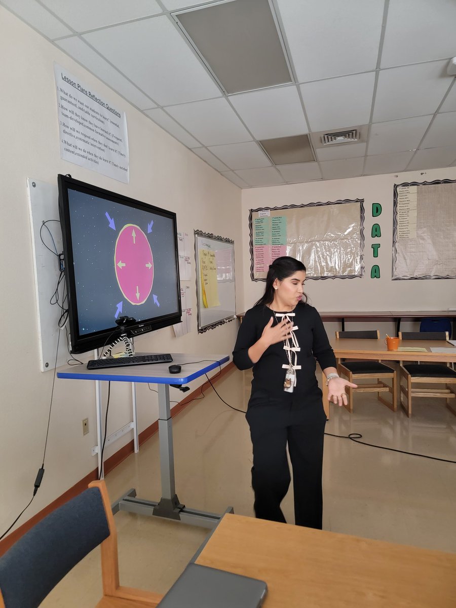 BrendaJ2006's tweet image. @SanElizarioISD #SanEliNation #GEMSPRIDE @CoronaAlex_GEMS 
Ms. Nevarez shared a best practice during Science PLC. Besides learning the content, using differentiated instruction for our special population gives the opportunities to support English lang. acquisition. Good job!