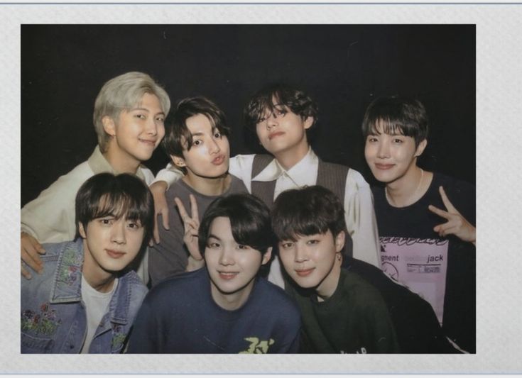 ANNAAAANNAAA21's tweet photo. FAKE NEW 🤣🤣🤣
FAKE NEW 🤣🤣🤣
FAKE NEW 🤣🤣🤣
FAKE LOVE 🤣🤣🤣
FAKE LOVE 🤣🤣🤣
GOD BLESSING YOU BTS🤲🥰🥰 https://t.co/jd59CS7mg7