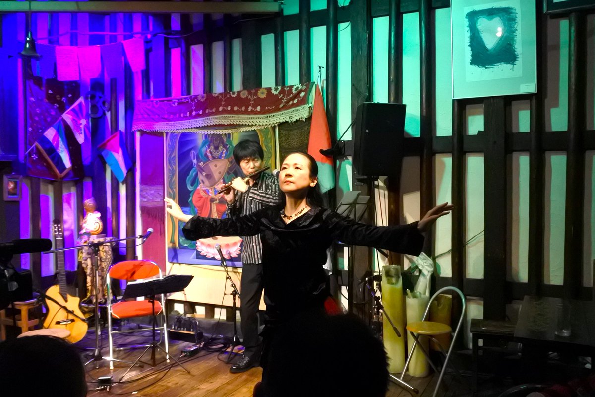 inorinomai's tweet image. 11月9日、お久しぶりの方とたくさんお会いできたチャクラ移転ライブ、無事に終えました。いっぱい思い出が詰まっている空間にも感謝の思いを込めて！いつも大きな力に見守ってもらっている感覚があるチャクラ空間、この日はパワーが数十倍増しているようでした。有難うございました。