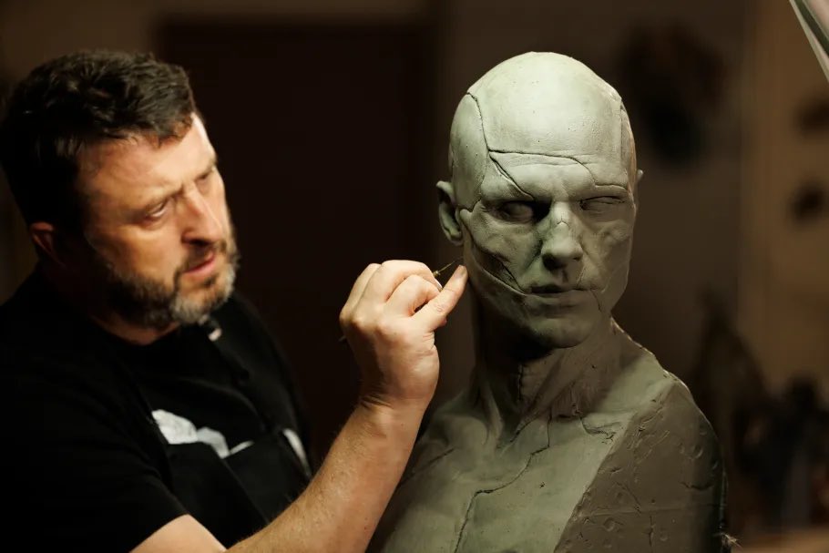gdeo's tweet photo. For @Variety ,@jazzt talks @FrankensteinGDT with creature makeup designer extraordinaire @mikehillart https://t.co/JNk4rz29k9 #JazzTangcay #MikeHill #FrankensteinGdT #GuillermodelToro https://t.co/dD3EPnWE18