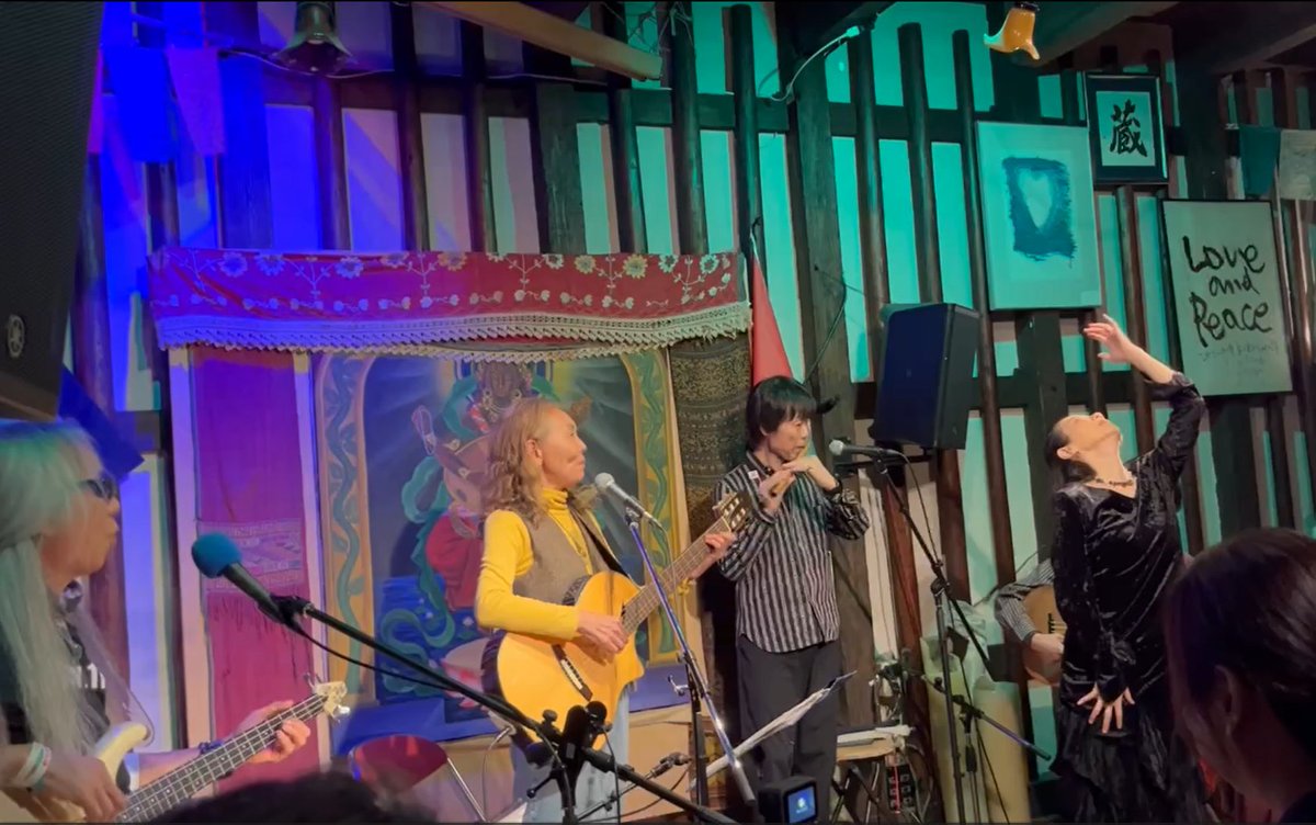 inorinomai's tweet image. 11月9日、お久しぶりの方とたくさんお会いできたチャクラ移転ライブ、無事に終えました。いっぱい思い出が詰まっている空間にも感謝の思いを込めて！いつも大きな力に見守ってもらっている感覚があるチャクラ空間、この日はパワーが数十倍増しているようでした。有難うございました。