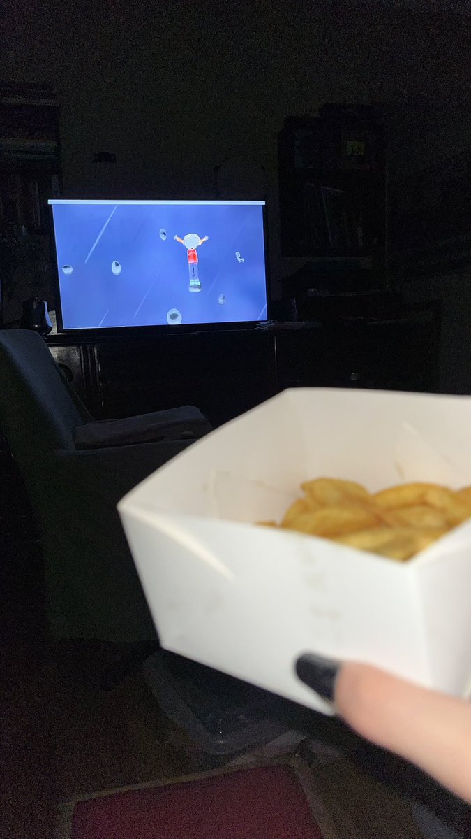 lichia_lr's tweet photo. Eu quando meu namorado vem dormir em casa me compra batata  frita e assiste charlie e looks cmg x❤️ https://t.co/f26w0OHaAd