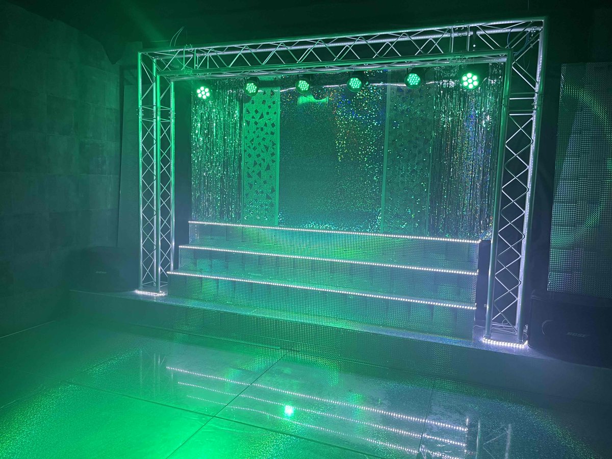 ご要望が多かった１号店ステージの機能をバージョンアップしました！ご利用頂いた方は、ご存じの通りライトの色揃え機能を搭載！音で色が変わる事は無くなりました！今まで、スタジオ設備によるご不便をおかけしました。初めての方も常連さんも使いやすさを感じて頂けたら嬉しいです☺️❤️