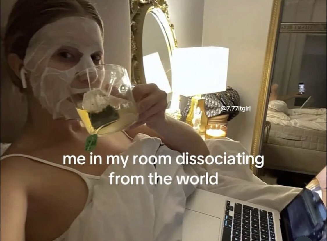 introvert tweet media