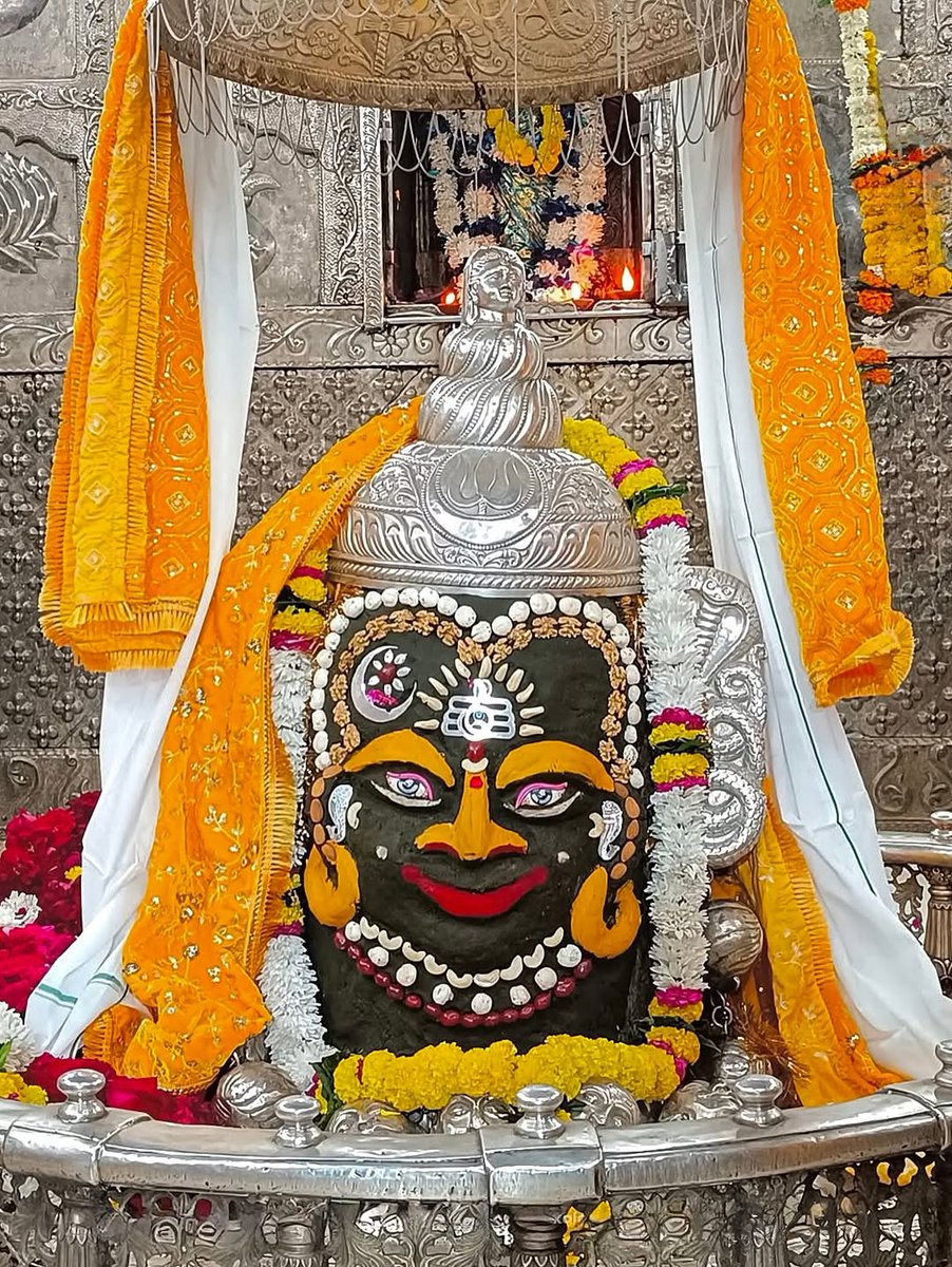 जय श्री महाकाल
श्री महाकालेश्वर ज्योतिर्लिंग का भस्म आरती श्रृंगार दर्शन
11-11-2025 कण-कण में महादेव